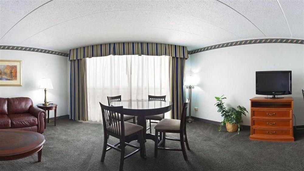Holiday Inn Rockford By Ihg Екстер'єр фото