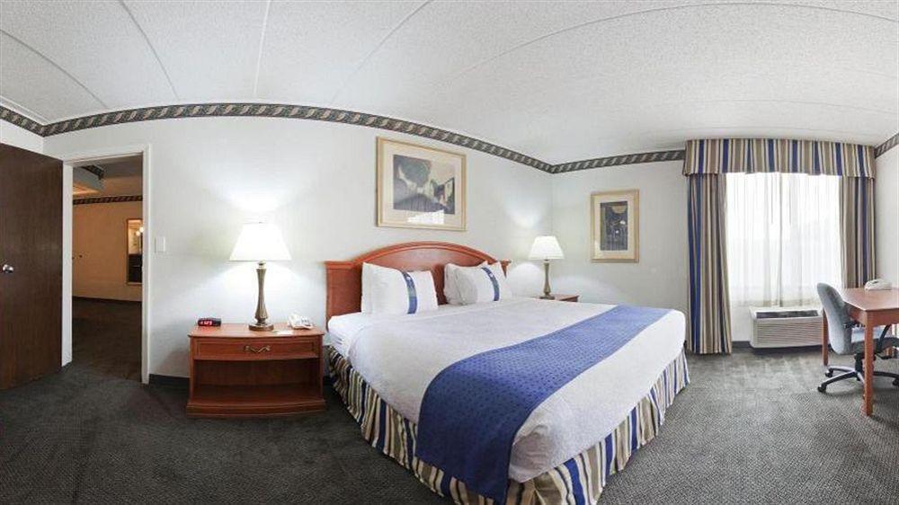 Holiday Inn Rockford By Ihg Екстер'єр фото